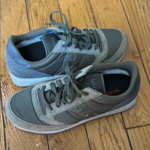 Saucony Gray Sneakers with Suede Mesh Upper
